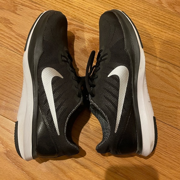 Nike black and white trainers - Picture 4 of 4
